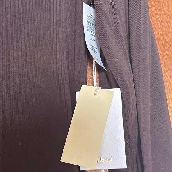 Elegant Brown Long-Sleeve Dress - Picture 3 of 3